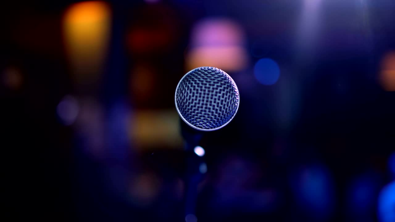 micrófono en el escenario
