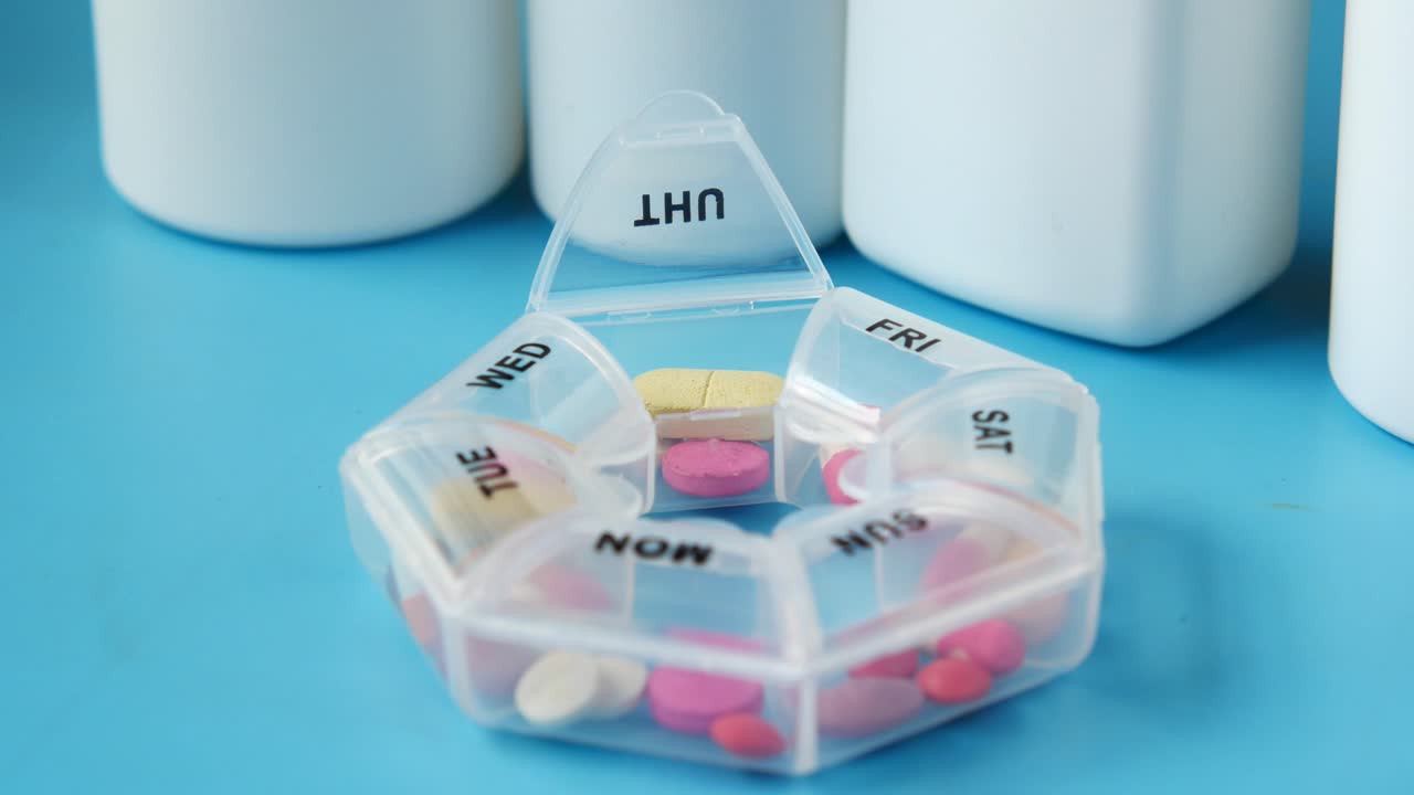 일주일에 한 번씩 약을 정리할 수 있는 일주일짜리 약 정리기