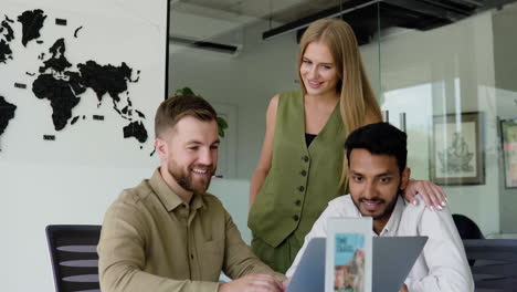 Man-working-in-a-travel-agency