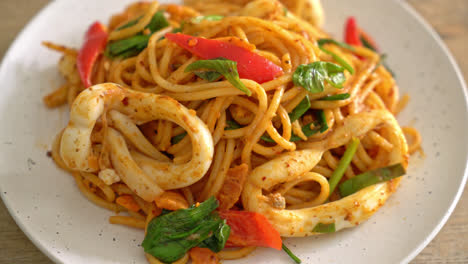 stir-fried-spaghetti-with-salted-egg-and-squid---fusion-food-style