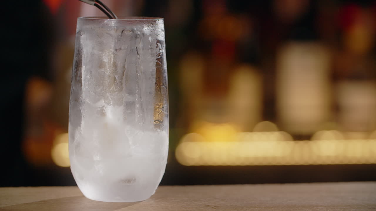 Iscocktail under forberedelse
