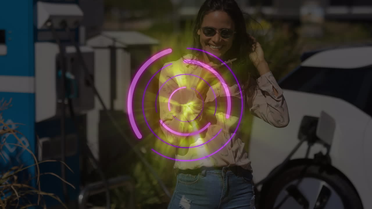 animación del reloj moviéndose sobre una feliz familia caucásica en la oficina