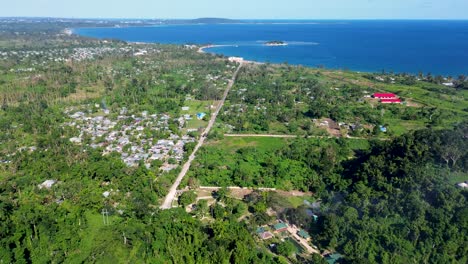 Drone-Aéreo-Disparado-Sobre-La-Ciudad-De-Destino-Tropical-Y-La-Carretera-De-Mele-maat-Port-Vila-Costa-Selva-Suburbio-Islas-Del-Pacífico-Océano-Vanuatu-4k