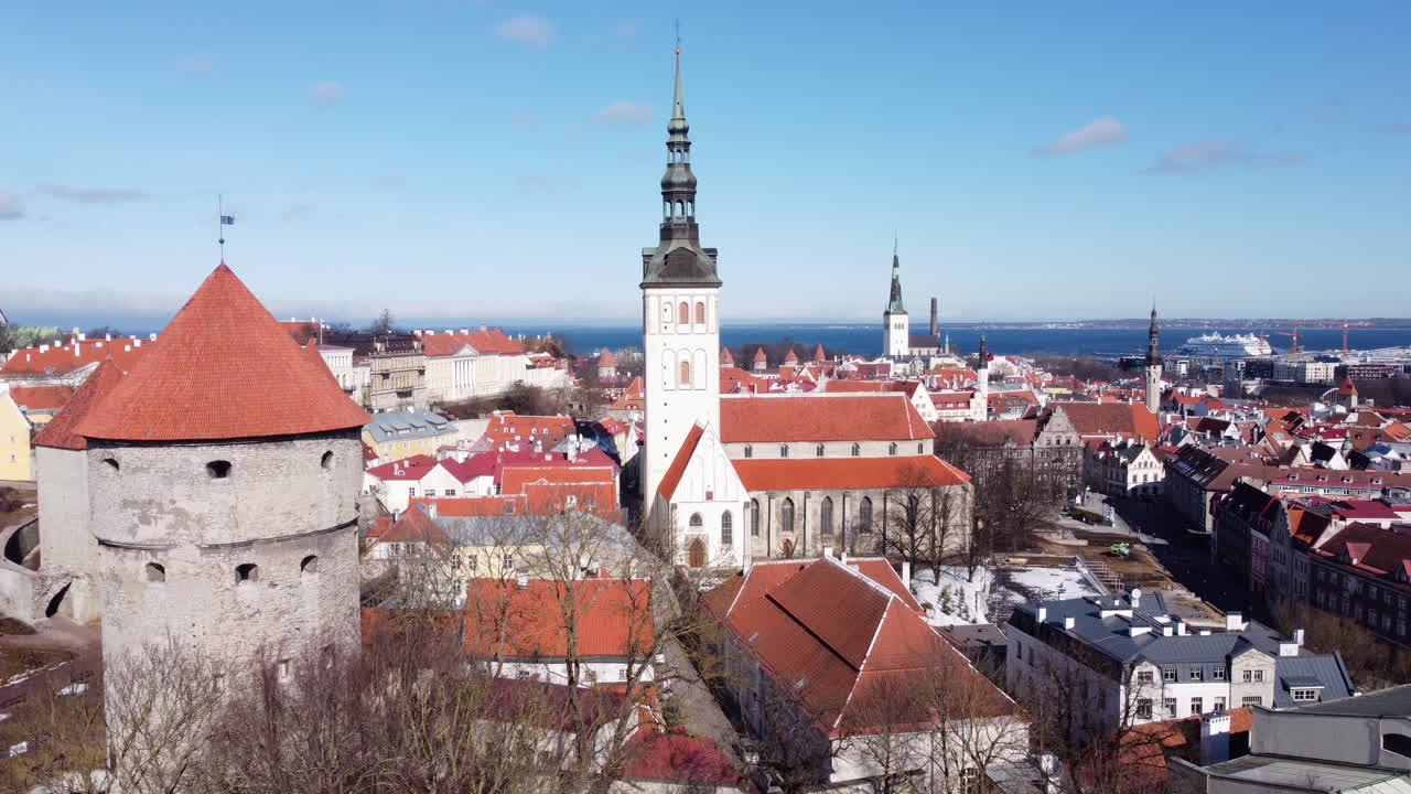 tallin, paisaje urbano de estonia, pedestal de revelación aérea del casco antiguo