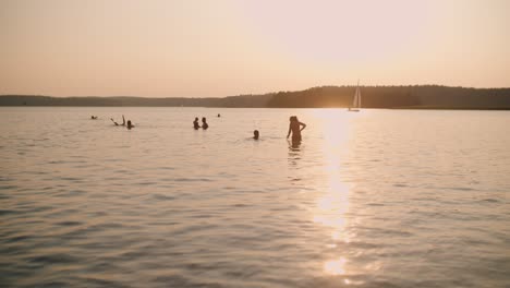 Sommer-See-Segelboot-Urlaub-Strand