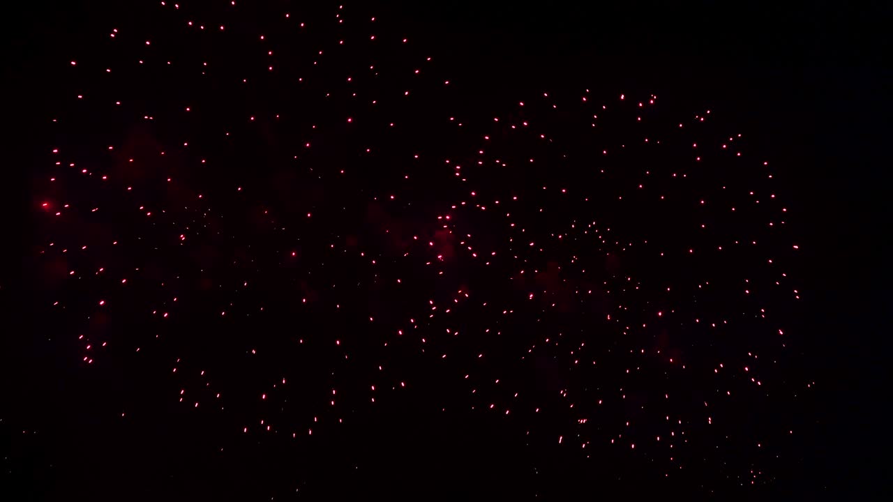 hermosa exhibición de trabajo de fuego colorido por la noche para la celebración en el festival