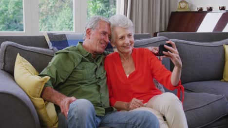 Senior-Caucasian-couple-spending-time-together,-taking-photo-at-home