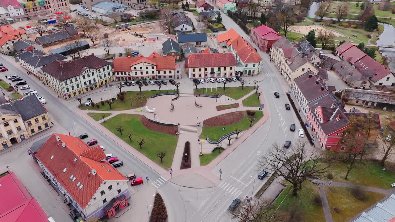 Kalpaka Square comes alive from above with streets, cars and park paths