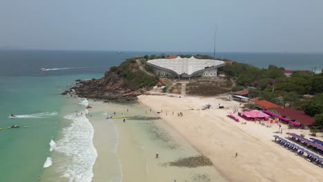 Samae-Beach-Mantarochen-Gebäude