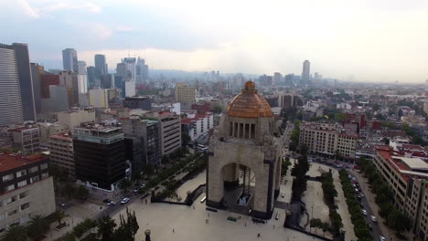 Vista-Panorámica-Del-Monumento-A-La-Revolución-En-La-Ciudad-De-México-En-Una-Tarde-Soleada