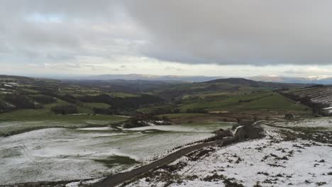 Nevado-Rural-Invierno-Valle-Campo-Aéreo-Agrícola-Tierras-De-Cultivo-Paisaje-Descenso