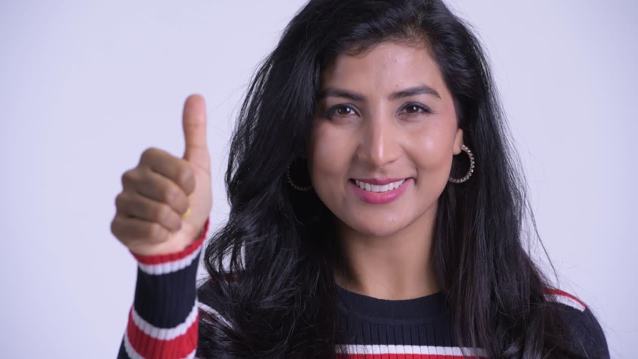 joven y hermosa mujer india