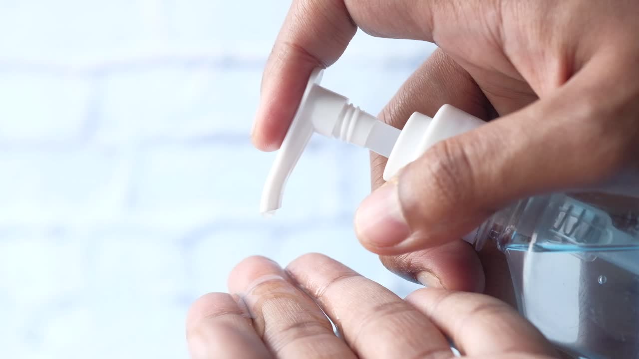 手洗い剤を塗る