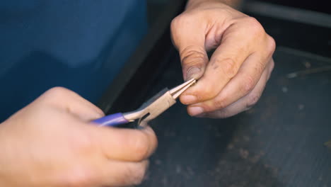 goldsmith connects links to chain above table close view