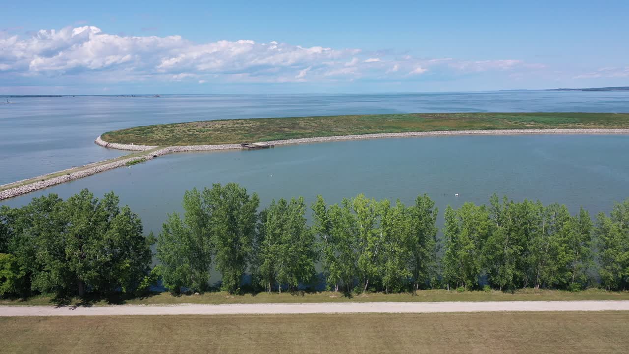 공중 상승  ⁇  - 물이 있는 숲