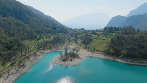 Wunderschöner-Türkisblauer-See-Im-Tenno-Trentino-Alto-Adige-Lombardia