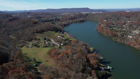 vista aérea de drones del parque estatal warriors path, alturas coloniales, tennessee, ee.uu.