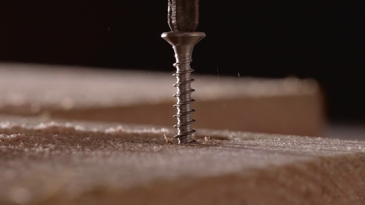목재에 스크루를 풀고