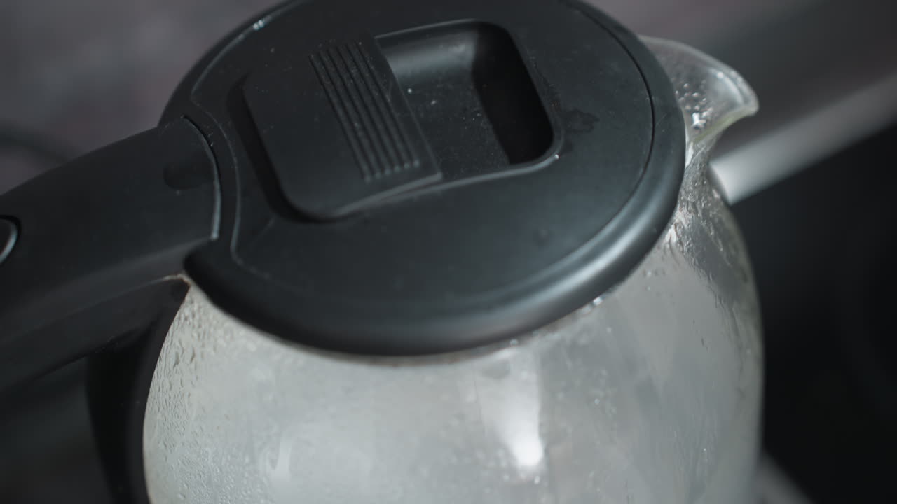 Assessing Safety And Condition Of Kettle Lid, Thorough Examination Of Kettle Components For Safety And Integrity, Comprehensive Inspection Of Glass Kettle And Its Safety Features For Reliable Use