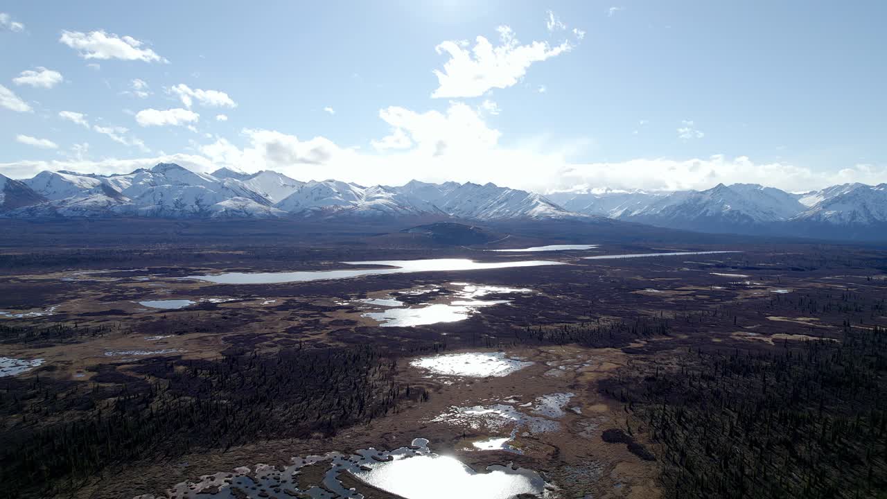 Video aereo 4K a 30fps sulla strada da Tok, Alaska.