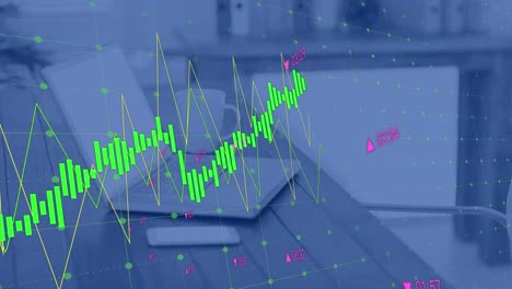 Animation-Der-Statistischen-Datenverarbeitung-Gegen-Smartphone,-Laptop-Und-Kaffeetasse-Auf-Dem-Schreibtisch