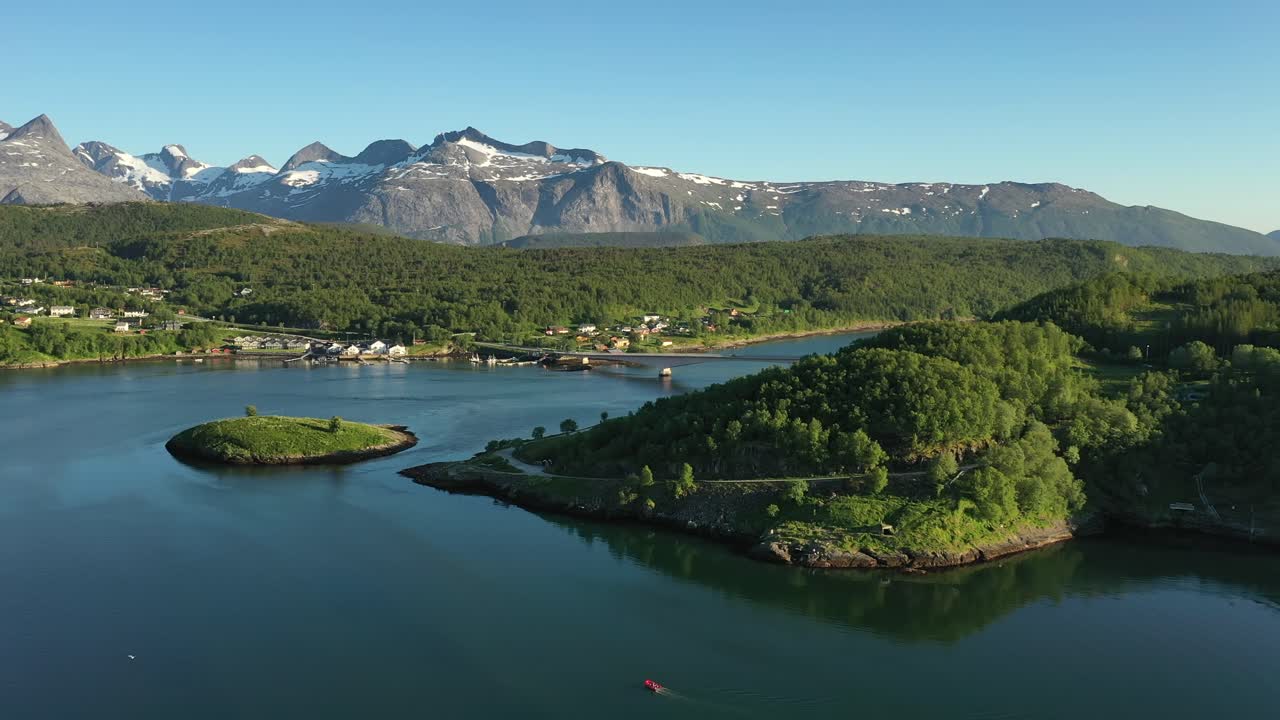hermosa naturaleza de noruega paisaje natural. remolinos de la vorágine de saltstraumen, nordland, noruega