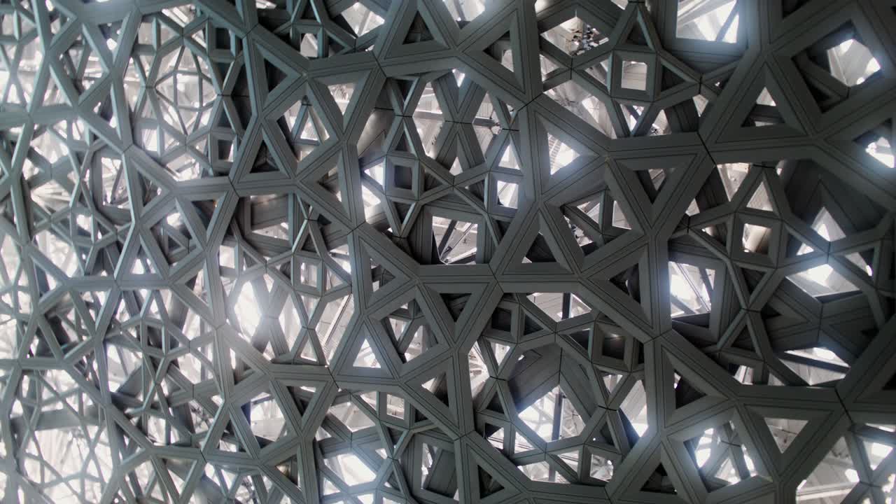 techo con patrón geométrico