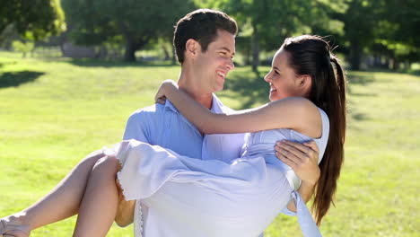 Man-picking-up-his-pretty-girlfriend-in-the-park