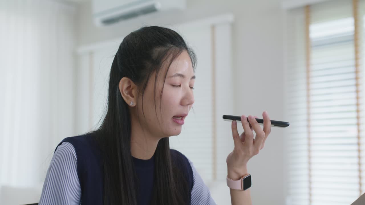 온라인 전화 판매 보고서 데이터 차트 홈 데스크에서 원격 직업