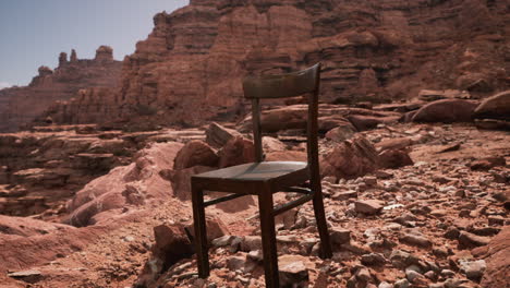 Silla-De-Madera-Vieja-En-Rocas-Del-Gran-Cañón