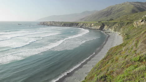 upływ czasu fal rozbijających się na plaży sand dollar w big sur w kalifornii 1