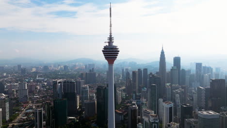 torre de telecomunicaciones kl en la ciudad de kuala lumpur, malasia