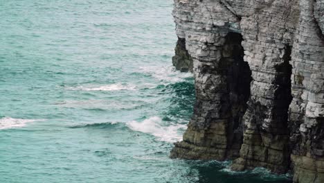 Slow-Motion-Waves-Hitting-Cliffs