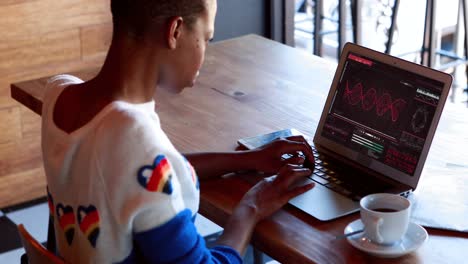 Female-executive-using-laptop-at-desk