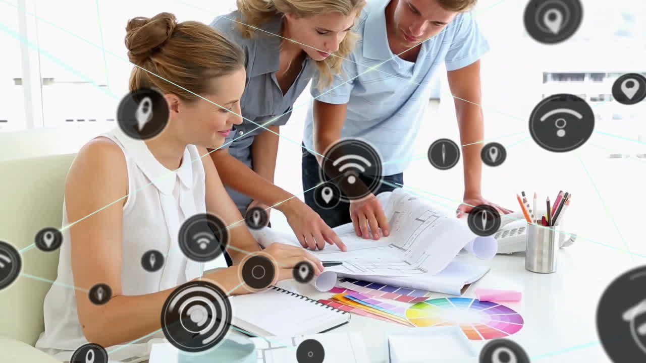 사무실의 다양한 사업가들에 대한 와이파이 아이콘으로 연결된 네트워크의 애니메이션