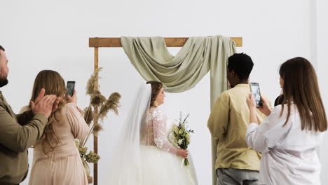 People-receiving-the-bride