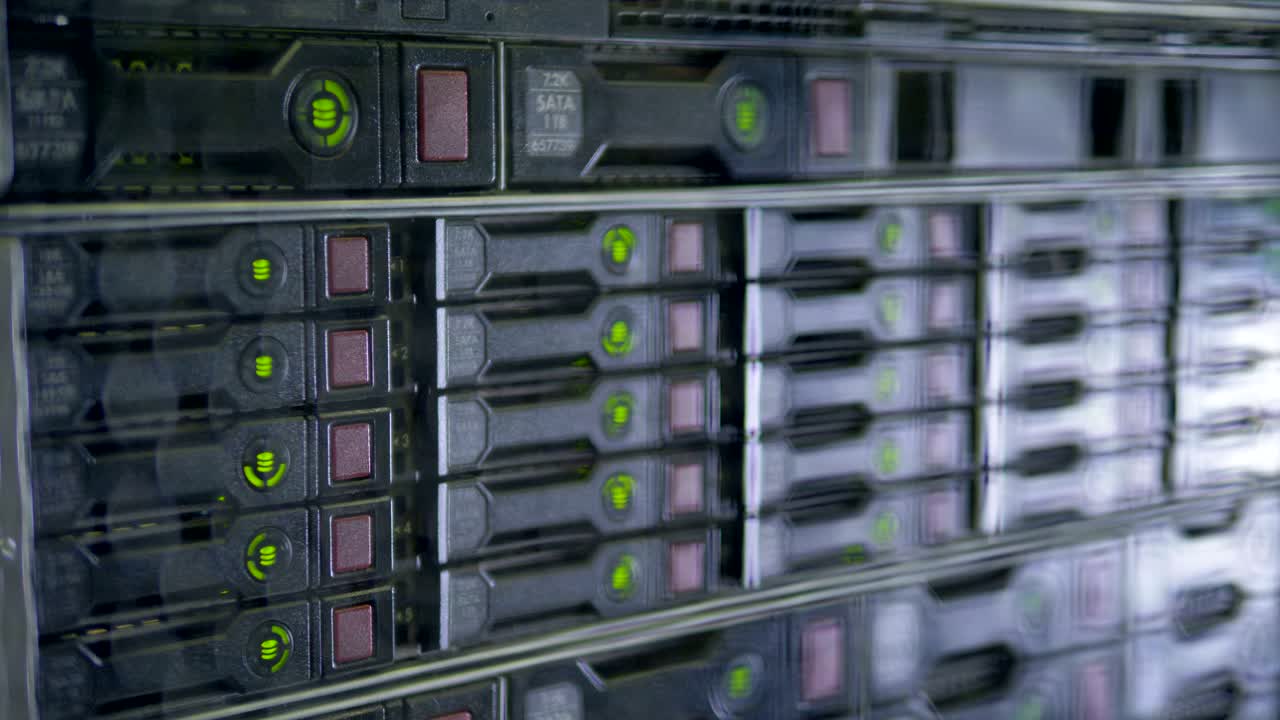 los servidores de datos están funcionando. las luces led parpadeantes de la estación de red. 4k