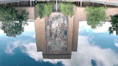 Hesburgh-Library-with-World-of-Life-mural,-Touchdown-Jesus-and-reflecting-pool-on-the-campus-of-Notre-Dame-University-of-South-Bend,-Indiana-with-stable-shot