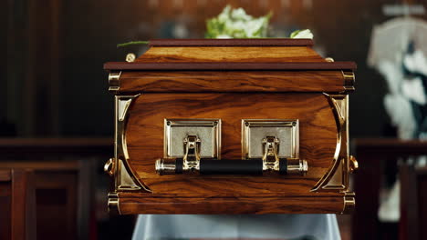 ataúd, iglesia y funeral con servicio