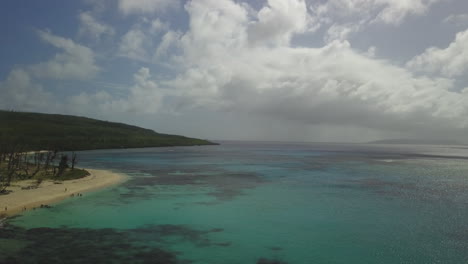 Drone-Aéreo-Disparado-A-Lo-Largo-De-La-Costa-De-Tinian