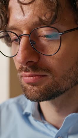 close-up of a man wearing glasses