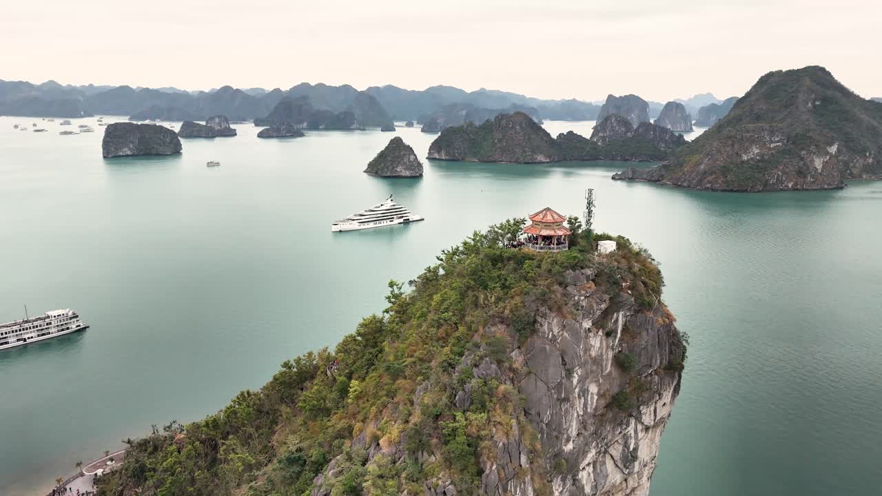 Turquoise waters surround towering limestone islands in Ha Long Bay, Vietnam, orbiting around a view point