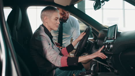 woman and man at a car dealership