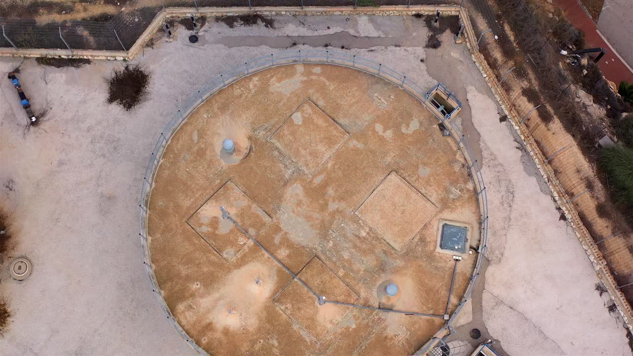 vista aérea de una planta de tratamiento de agua