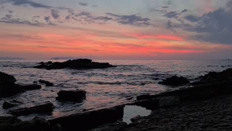 4k-Horizontaler-Zeitraffer-Der-Meeresküste-Bei-Sonnenuntergang