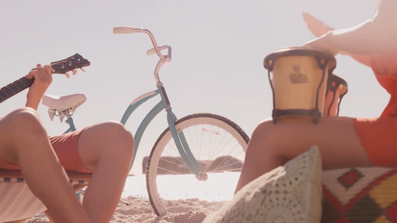 пара, наслаждающаяся вместе