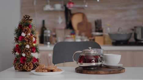 xmas cocina decorada con nadie en ella durante la temporada de invierno esperando a los huéspedes