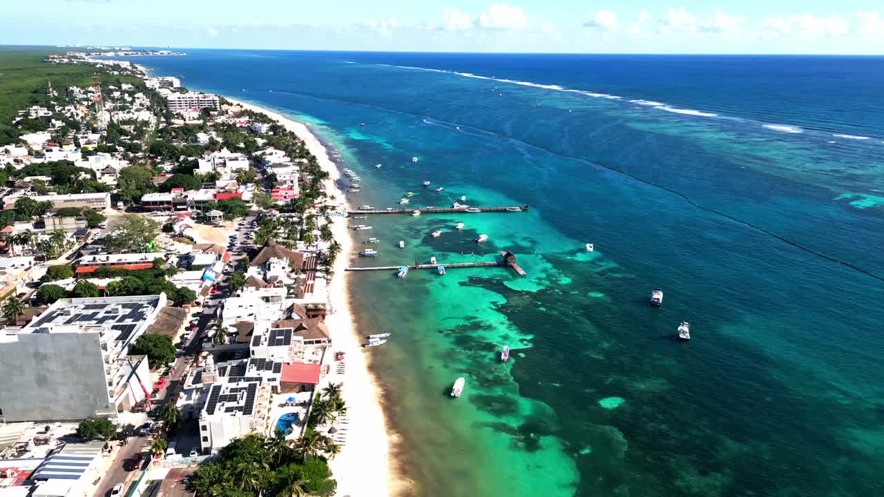 Cầu tàu Puerto Morelos (Muelle Pescadores) ở Quintana Roo, Mexico. Ảnh chụp từ trên không bằng drone