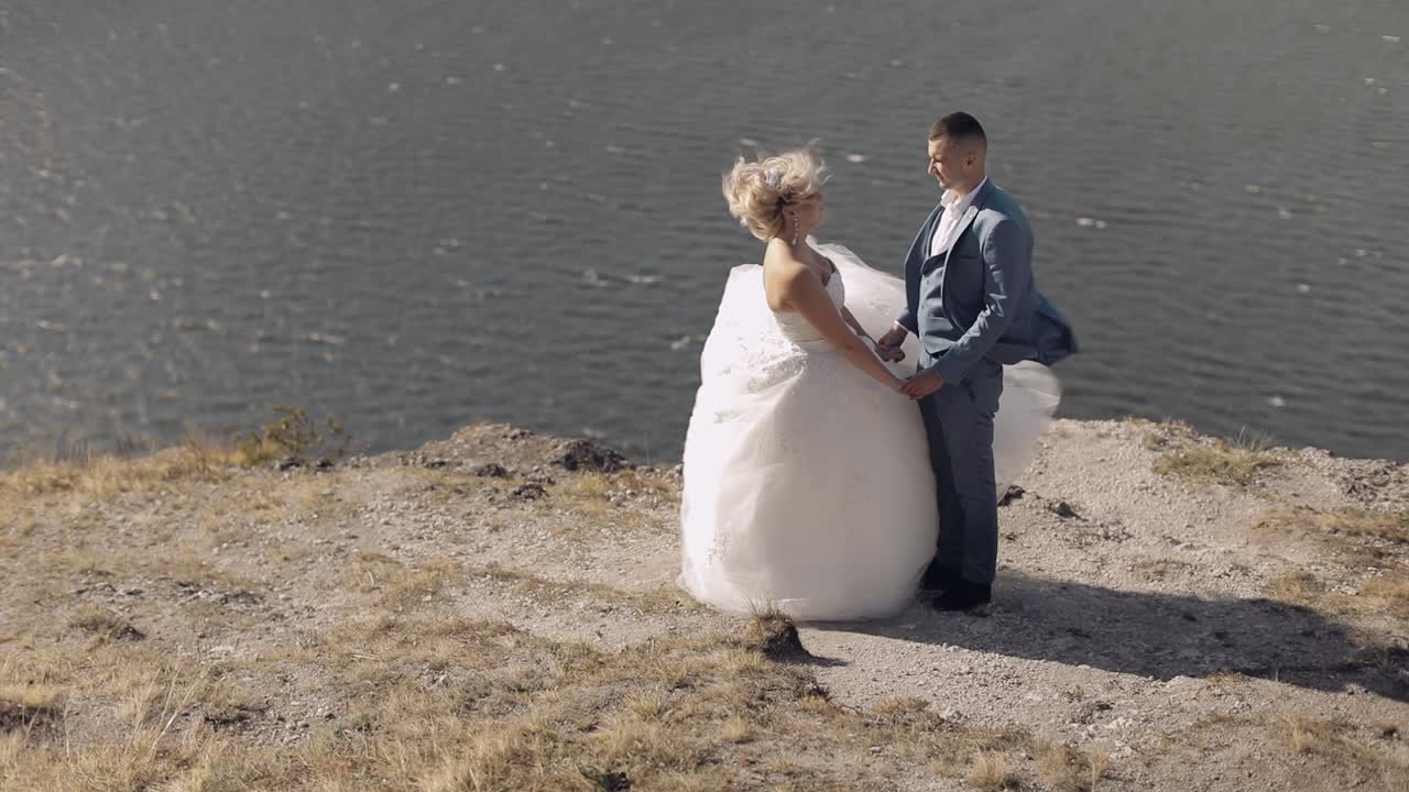 Brudepar. Dejlig gom og brud. Lykkelig familie. Mand og kvinde forelsket