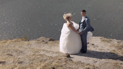 Pareja-De-Boda.-Encantadores-Novios.-Familia-Feliz.-Hombre-Y-Mujer-Enamorados